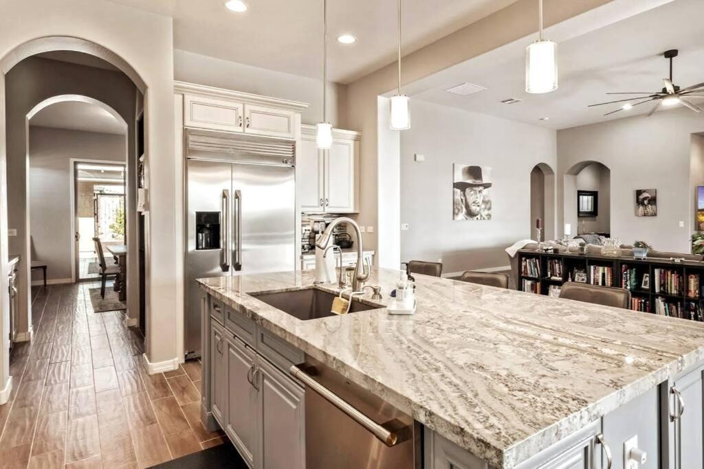 Phoenix Home With Heated Pool, Desert Views & Hot Tub Anthem Luaran gambar